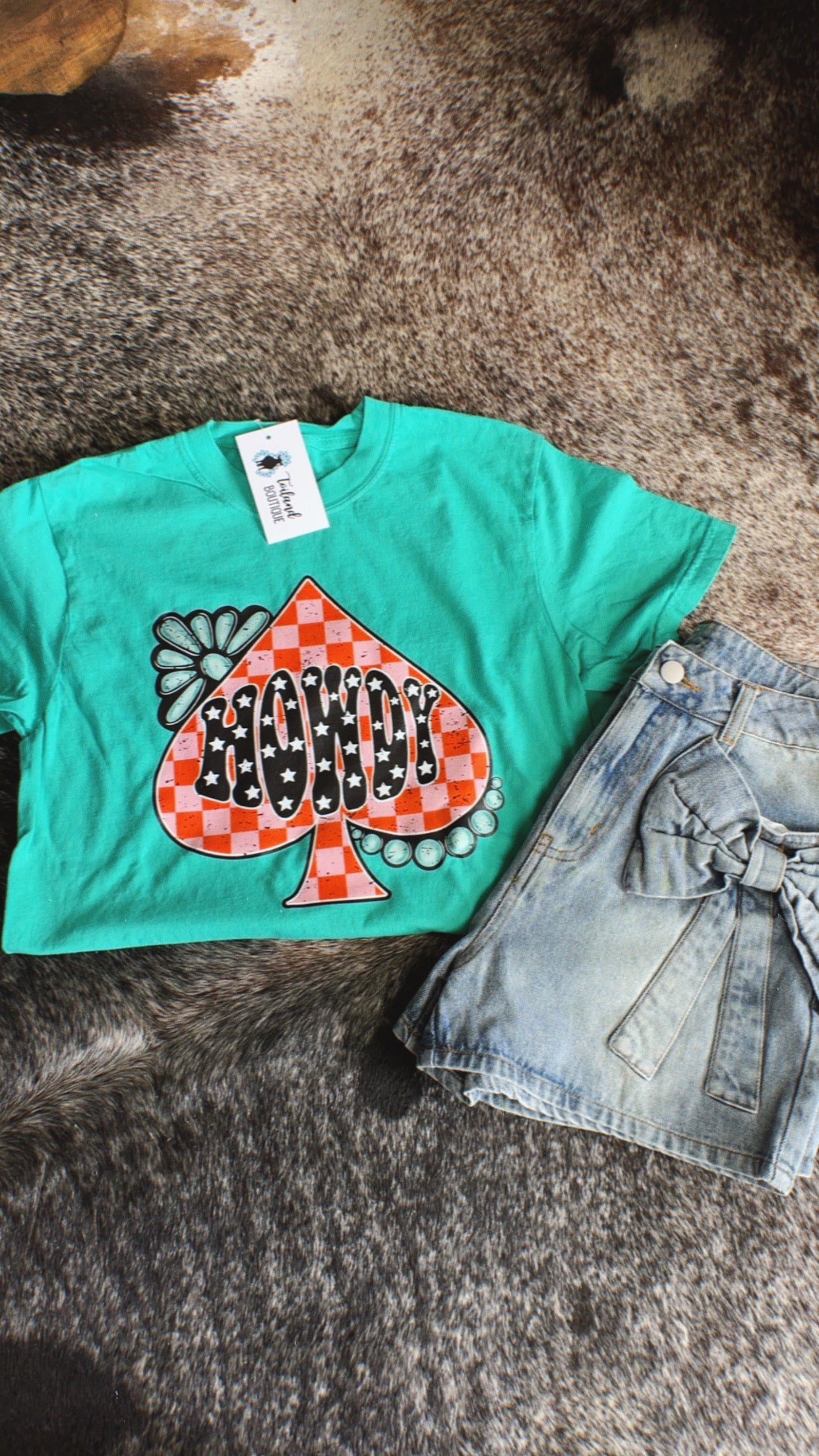 Conchos and Spades Howdy Tee